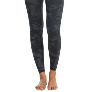 Spanx “Look At Me Now”Seamless Camo Leggings